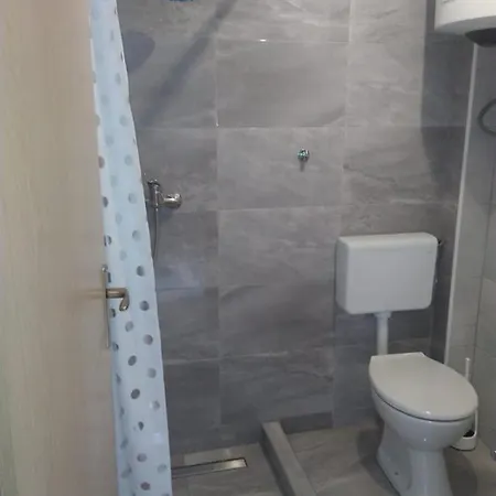 Leo Apartment