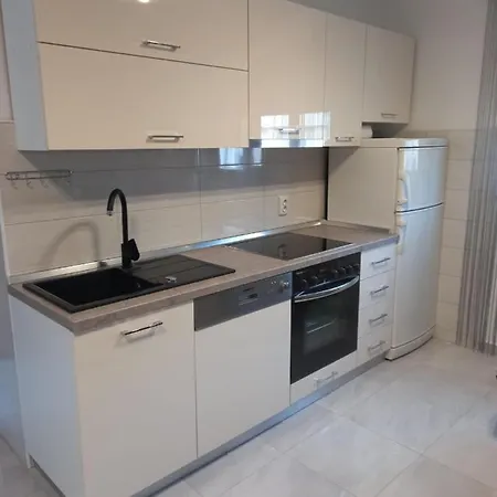 Leo Apartment