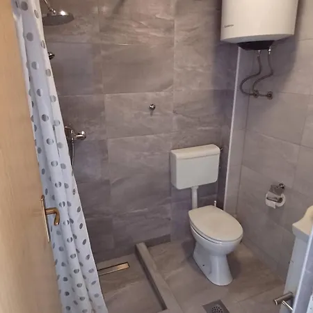Apartment Leo Vir