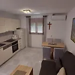 Apartment Leo Vir