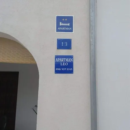 Leo *