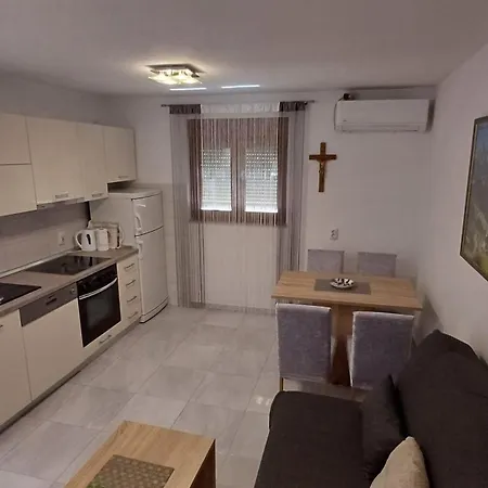 Apartman Leo Vir
